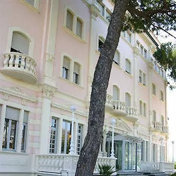 Grand Hotel 4*
